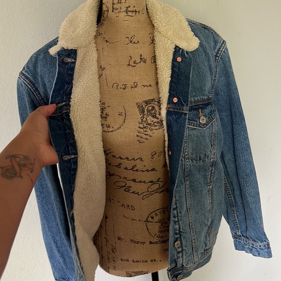 Old Navy Sherpa Lined Jean Jacket - BOYFRIEND - Picture 2 of 3